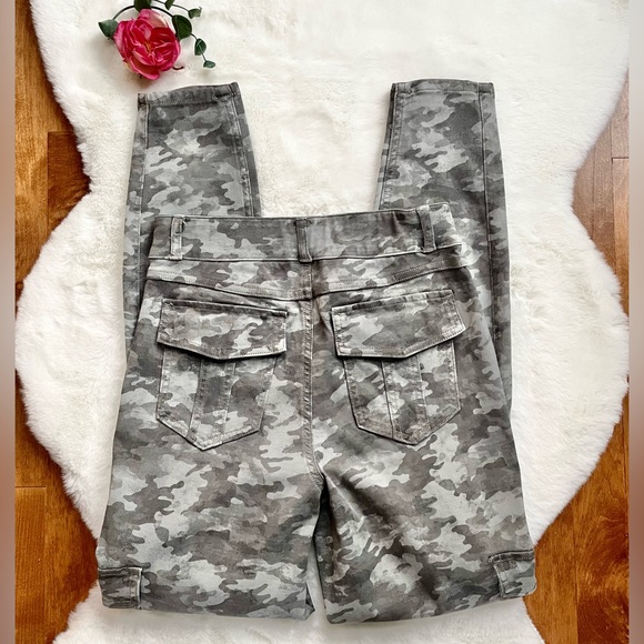 New with tags SPANX STRETCH TWILL ANKLE CARGO PANT STONE WASH CAMO SZ Medium - Picture 3 of 7